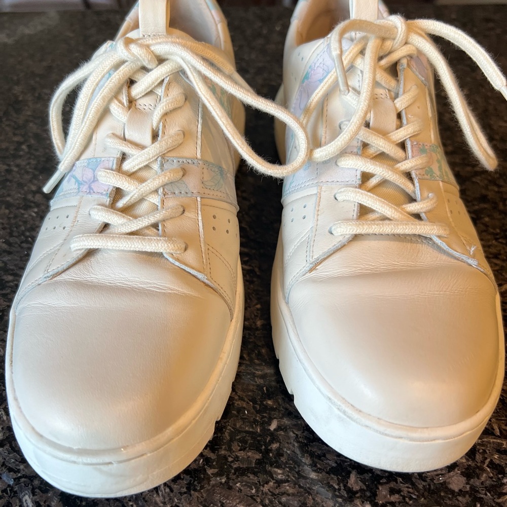 Vionic shoes